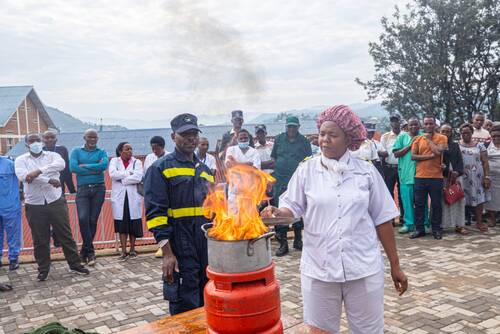 Abakozi b?ibitaro barenga 210 bahawe amahugurwa yo gukumira no kurwanya ...