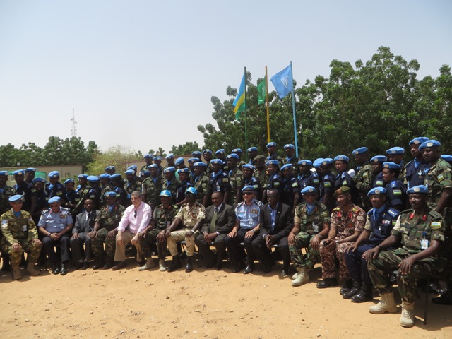 Darfur: Abapolisi n'ingabo z'u Rwanda bari mu butumwa bw'amahoro bambitswe  imidari y'ishimwe